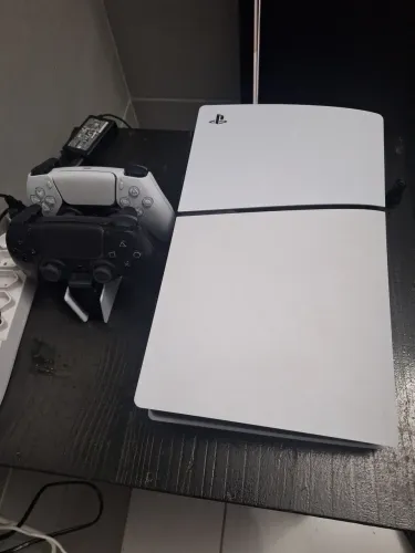 PS5 Slim + DualSense Extra + Carregador + Headset Gamer