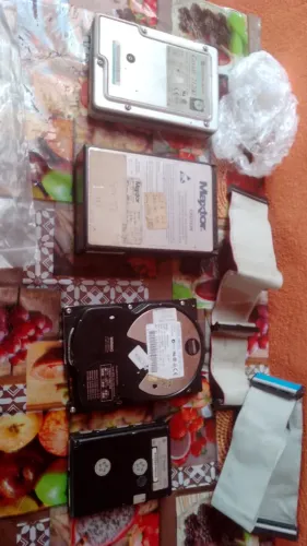 Lote dvd cd rw ide cor preto e HDs ide no estado sem teste