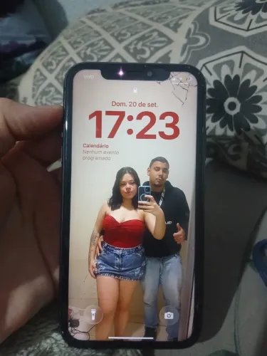 Iphone 11 com carregador e capinhas