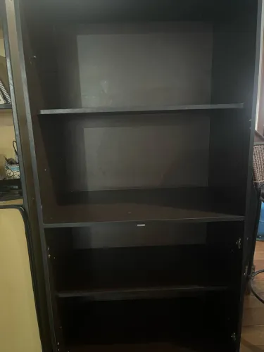 Mesa e armário de escritório