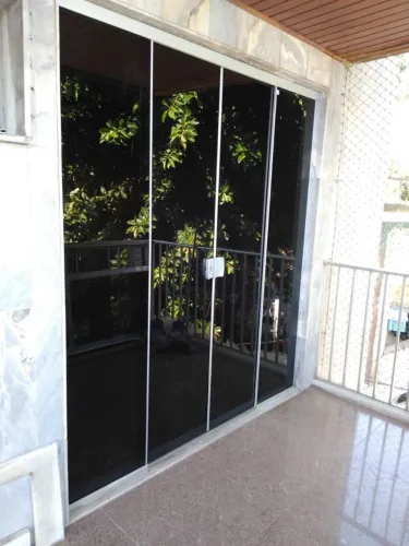 Porta de vidro blindex 4 folhas fumê  completa 2,55x2,50 retirar no bairro Alterosa Betim 