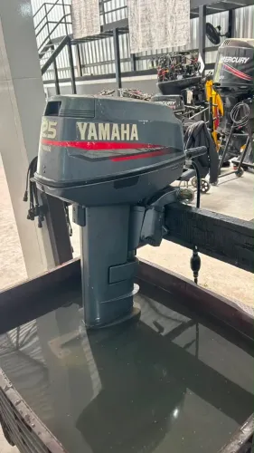 Barco de alumínio com Motor de popa 25 hp yamaha