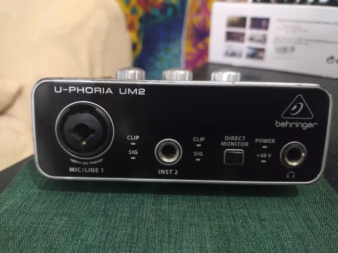 Interface de Audio Behringer U- PHORIA UM2