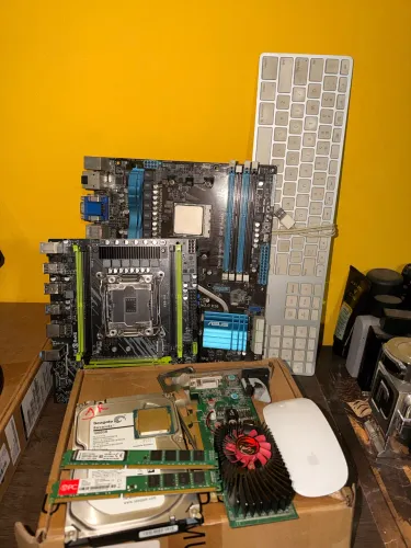 LOTE PEÇAS COM DEFEITO PLACA MÃE PROCESSADOR PLACA DE VÍDEO MOUSE E TECLADO APPLE