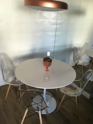 Base Saarinen tulipa com tampo redondo 100cm branco primer