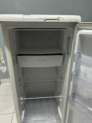 Refrigerador semi novo 