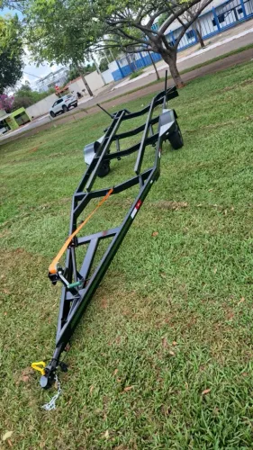 Carretinha berço para canoa de 5 m