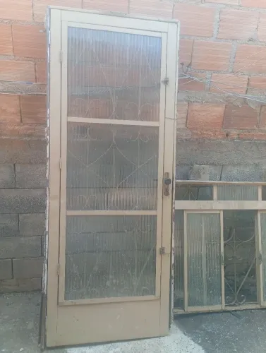 1 porta e 1 janela