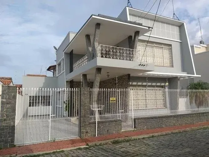 Sobrado com 4 dormitórios à venda, 326 m² por R$ 900.000,00 - Centro - Lorena/SP