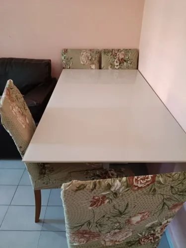 Mesa com 4 cadeiras