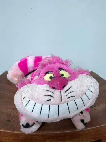 Pelúcia Cherie (gato risonho - Alice no país das maravilhas) - original Disney Store