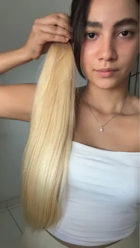 Cabelo loiro humano
