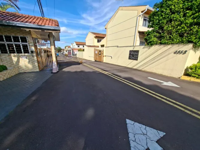Sobrado com 3 quartos à venda por R$ 450000.00, 77.14 m2 - BOQUEIRAO - CURITIBA/PR
