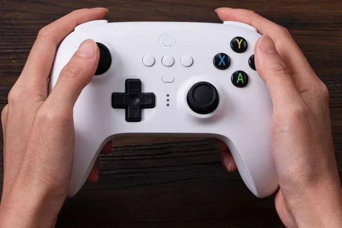 Controle 8BitDo Branco Sem Fio + Dock Station + Receptor USB