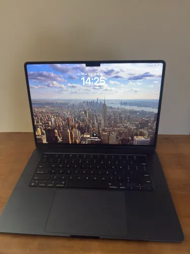 Mac book air m2 15 256gb (detalhe no touchpad) 