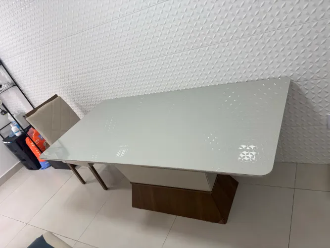 Mesa de jantar 8 lugares, 1,80m x 90cm, tampo de vidro (APENAS MESA)