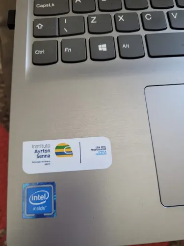Notebook Lenovo com memória integrada