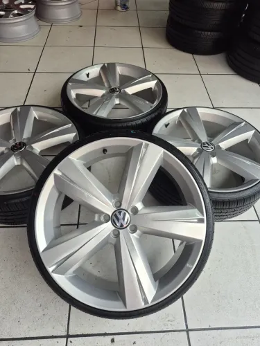 Jogo de rodas aro 20 5x100 com pneuspara carro rebaixado