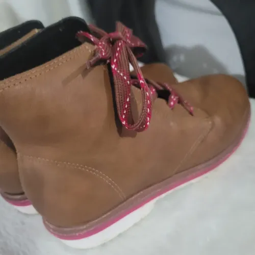 Bota marrom 34