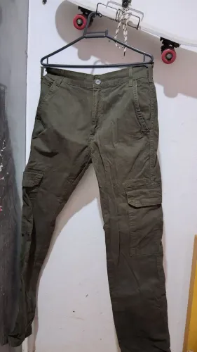 Calça nova com etiqueta