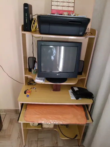 Mesa para computador desktop