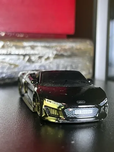 Miniatura R8 rebaixado detalhadamente