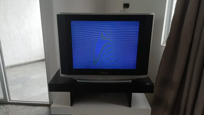 Duas televisão de tubo