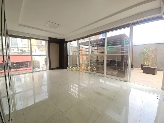 Sala comercial - Centro/Batel Que tal montar sua empresa em um magnífico imóvel localizado