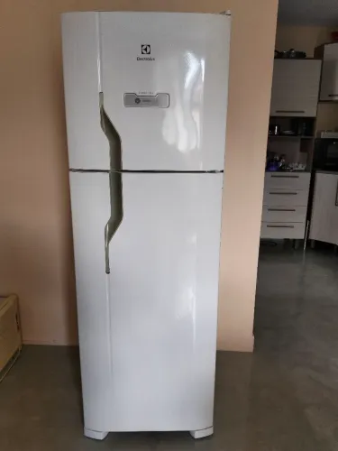 Geladeira Frost Free Electrolux 371 litros