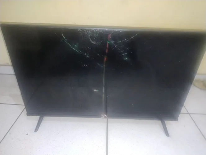 TV TCL 32 TELA QUEBRADA