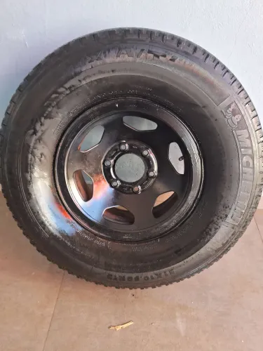 Roda mais pneu d20 ideal para estepe 200,00
