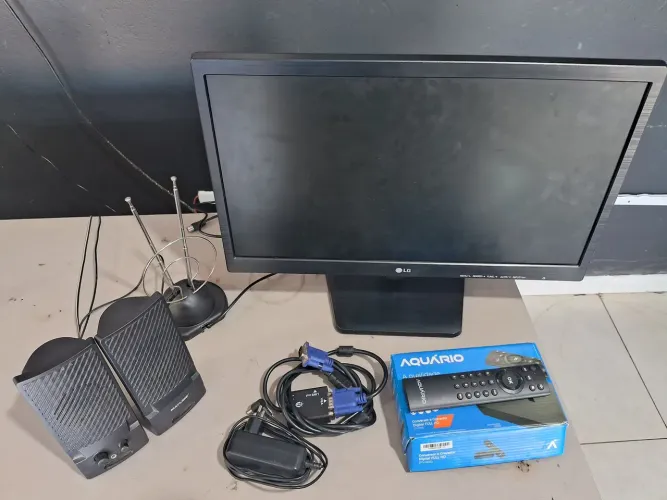 Monitor lg acompanhado de acessorios