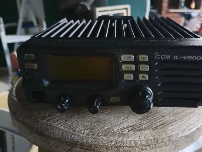 Rádio Icom IC -V8000