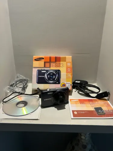 Câmera Digital Samsung ES73 (Estética Y2K / Digicam) - Kit Completo na Caixa