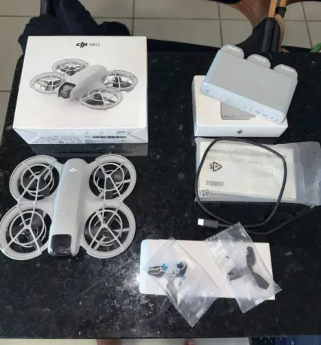 Drone DJI Neo + 3 baterias + Hub de carregamento (Perfeito estado)
