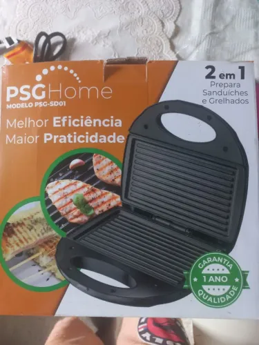 Sanduicheira na caixa 
