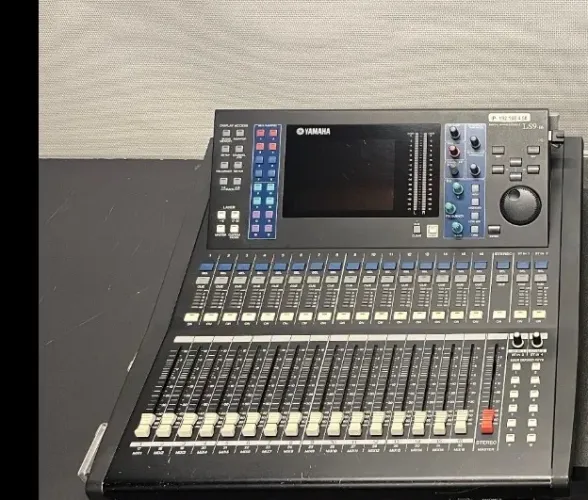 Mesa de som yamaha LS9-16 com Slot MY-16