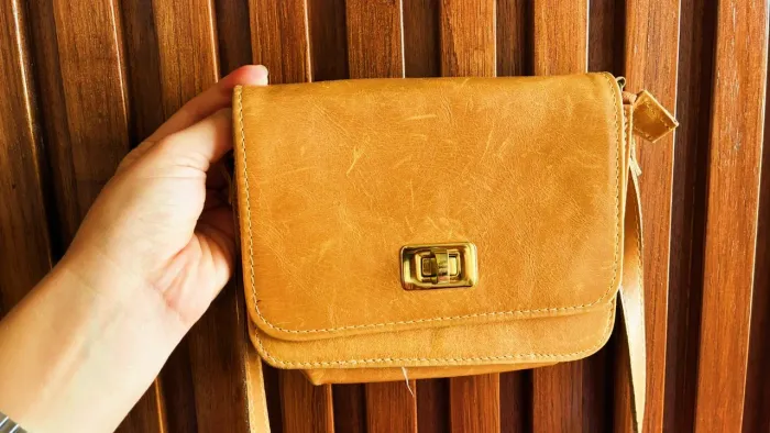 Bolsa bege/marrom couro legítimo (sonho dos pés)