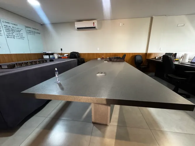 Mesa para escritório, 3,50m por 1,20m R$ 1.700,00 as duas