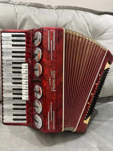 Gaita/sanfona/acordeon Frascatti 120 baixos