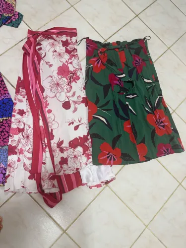 7 peças vestidos e saias