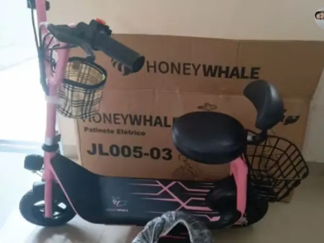 Vendo motinha elétrica rosa linda aceito cartão