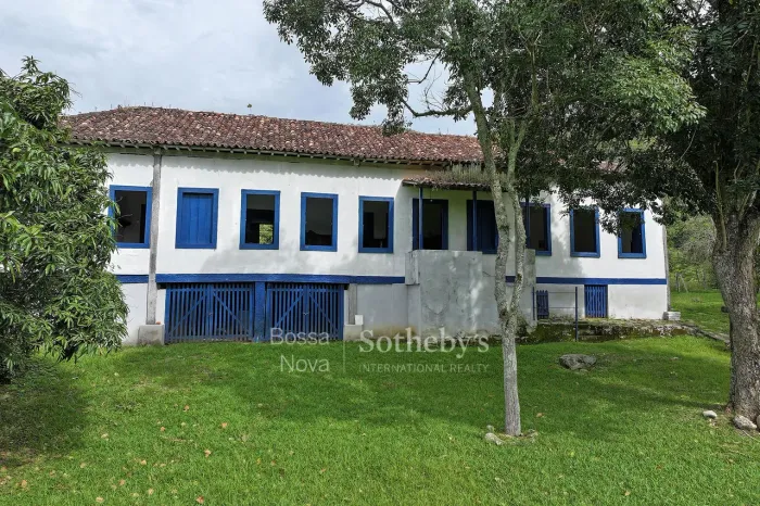 Fazenda com 5 milhões de metros quadrados, riachos, cachoeiras e mata nativa