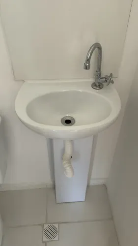 Lavatório de banheiro com coluna e torneira - Novo