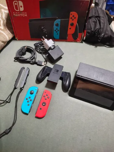 Nintendo Switch V2 ACEITO TROCA (Leia os Detalhes)