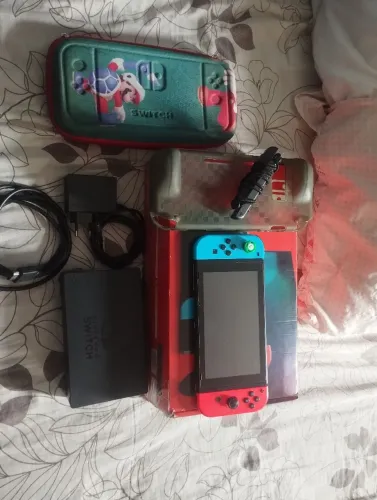 NINTENDO SWITCH DESBLOQUEADO COM CAIXA COMPLETO