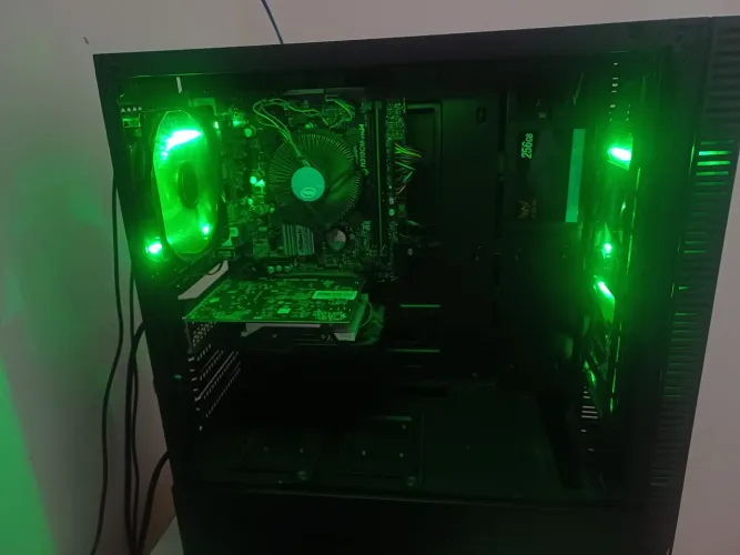 Computador Conpleto Desktop rx550 4gb RAM 240gb ssd