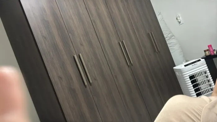 VENDE-SE GUARDA ROUPA + MESA 600,00
