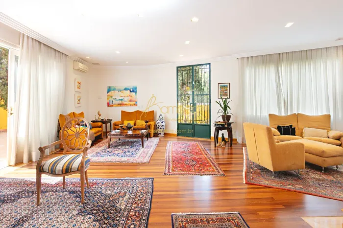 Casa grande linda na Cidade Jardim completa com elevador
