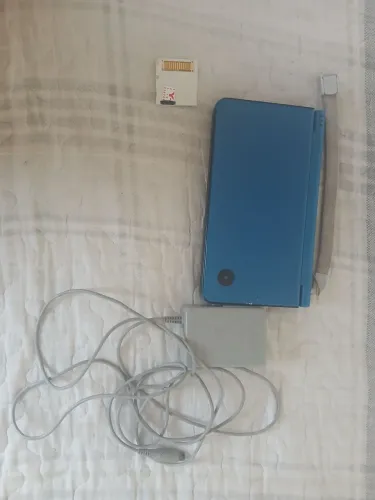 Nintendo Ds XL com R4 seminovo 